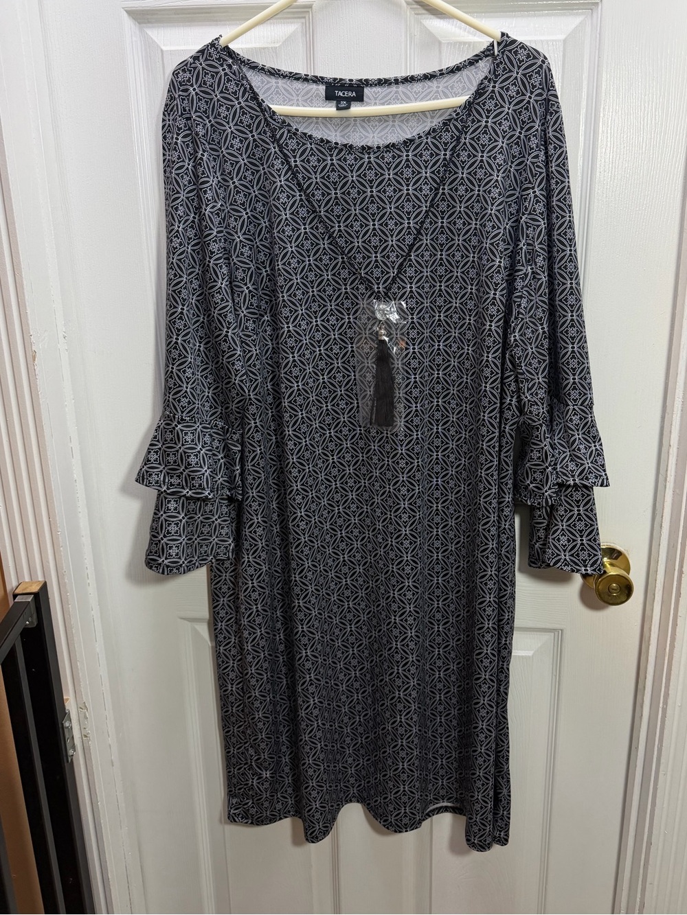 Tacera Black & Gray Geometric Ruffle-Sleeve Midi Dress